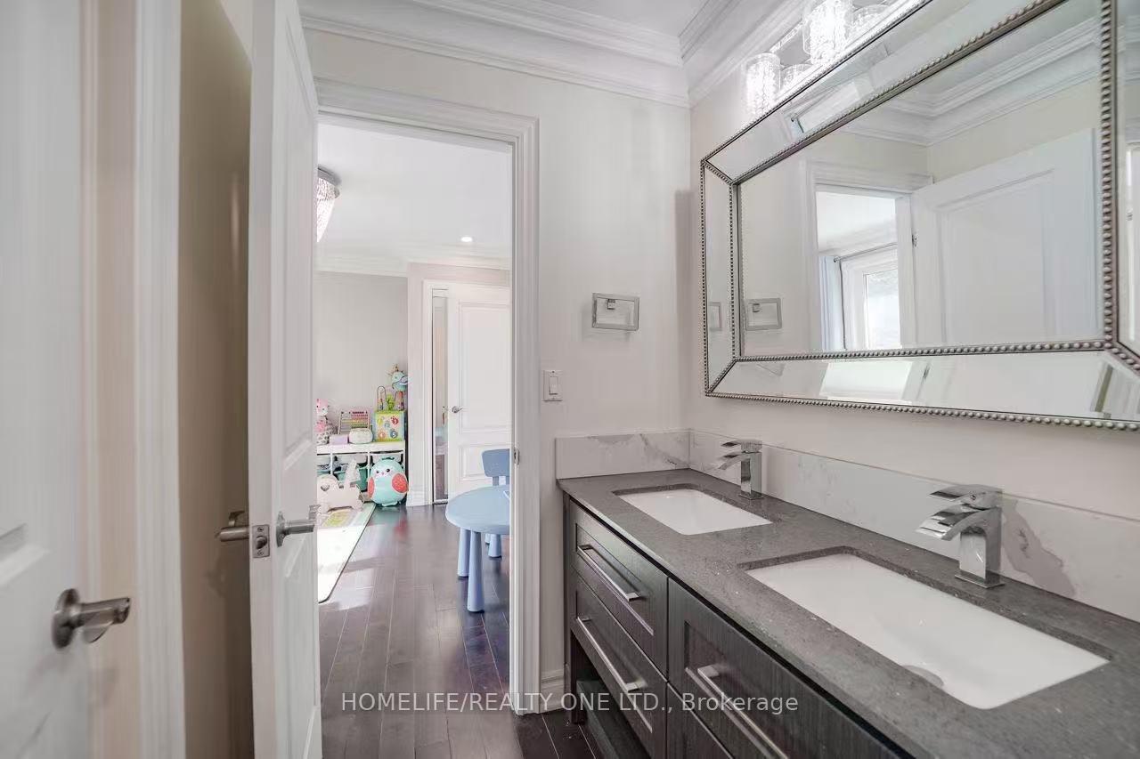 Photo 25 of 31 Bearwood Drive, Etobicoke, Edenbridge-Humber Valley — HOMEH