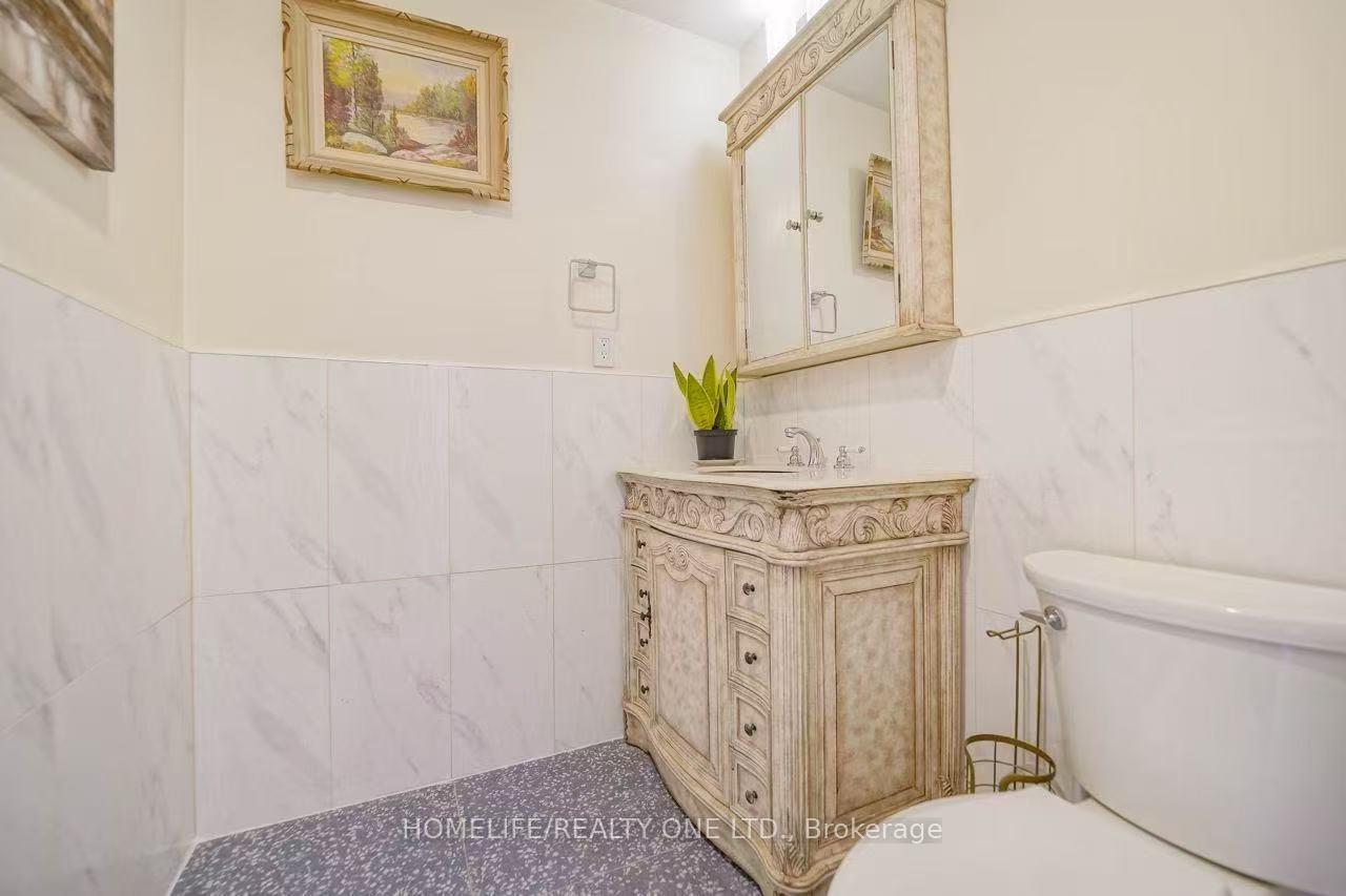Photo 27 of 31 Bearwood Drive, Etobicoke, Edenbridge-Humber Valley — HOMEH