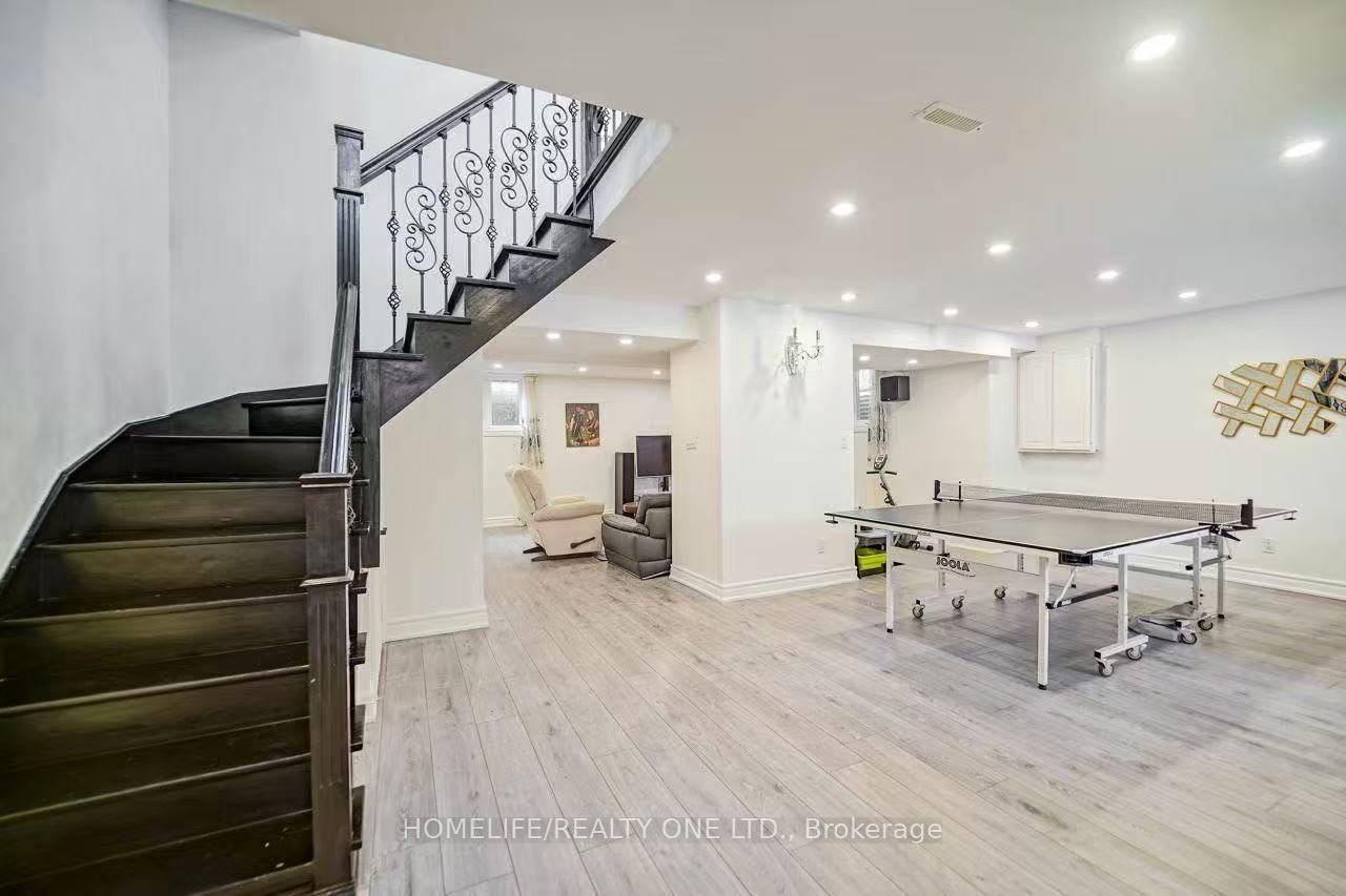 Photo 28 of 31 Bearwood Drive, Etobicoke, Edenbridge-Humber Valley — HOMEH