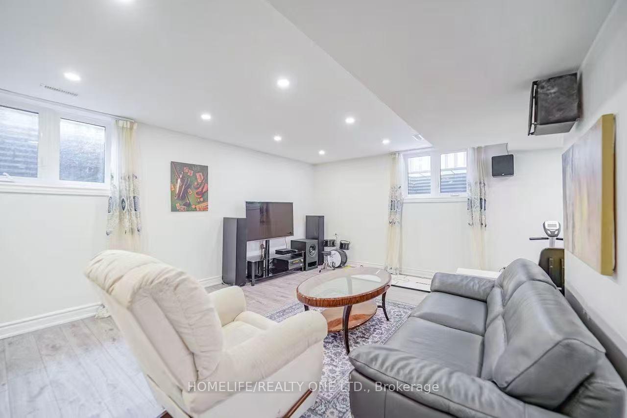 Photo 30 of 31 Bearwood Drive, Etobicoke, Edenbridge-Humber Valley — HOMEH