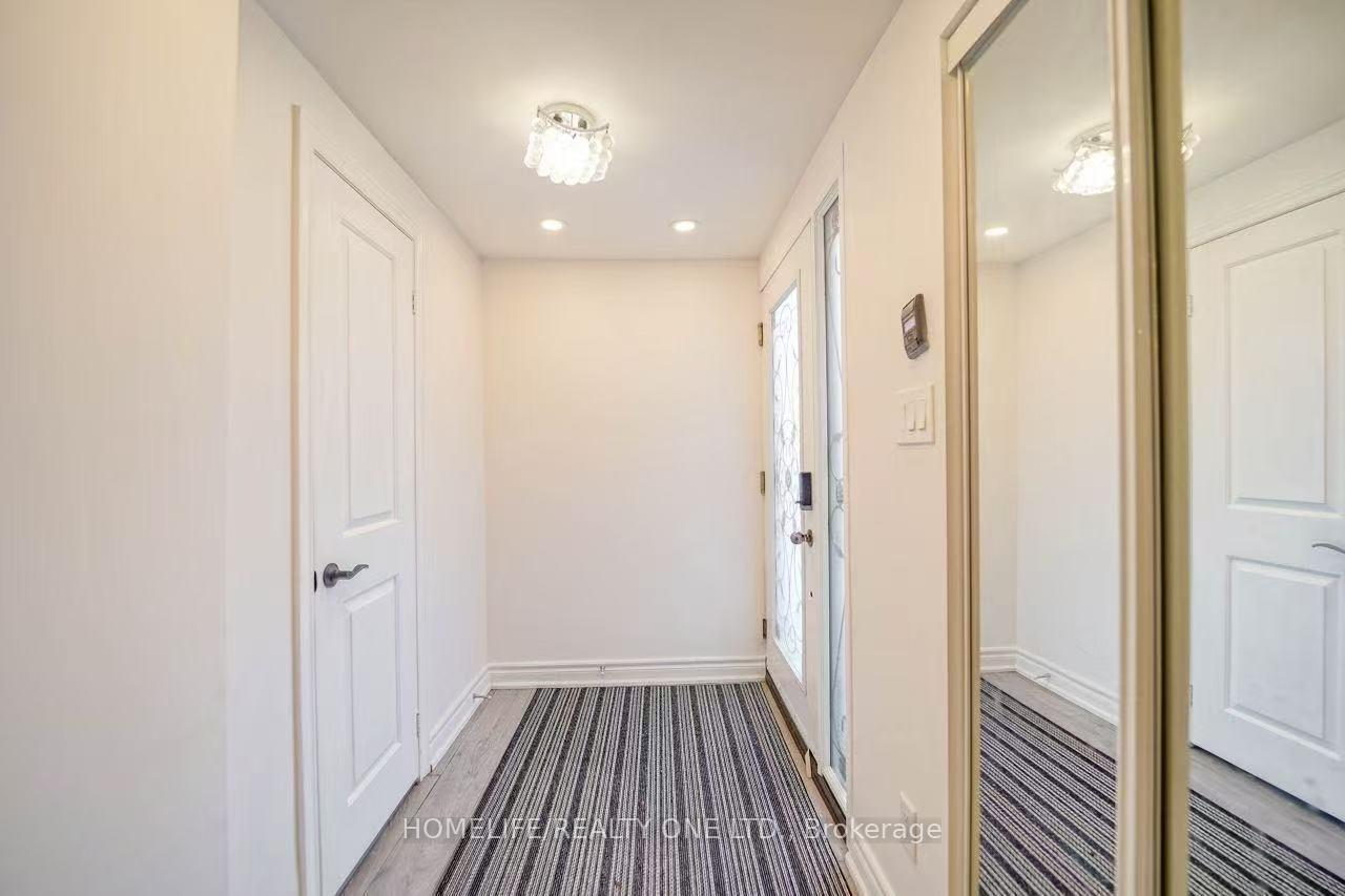 Photo 32 of 31 Bearwood Drive, Etobicoke, Edenbridge-Humber Valley — HOMEH
