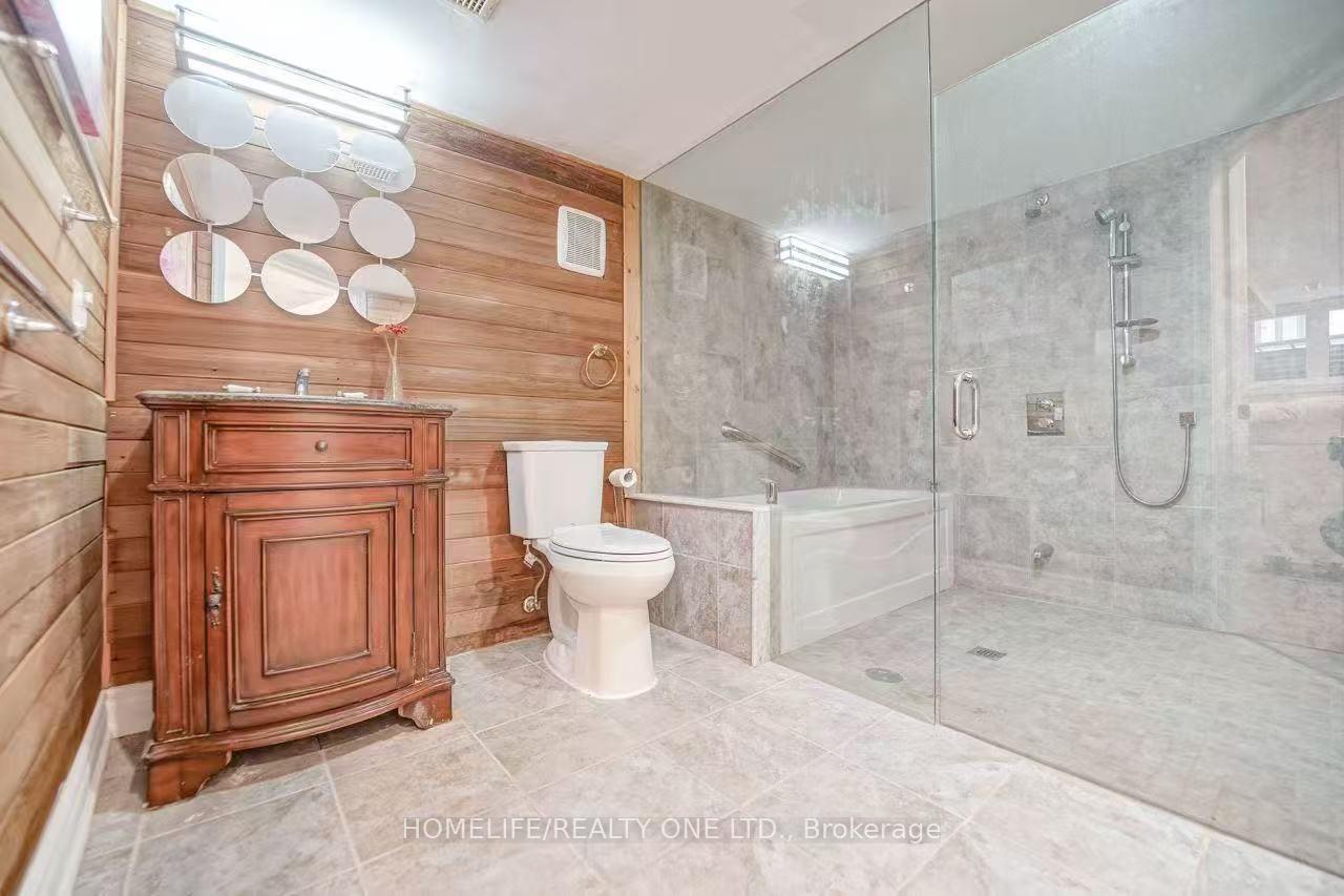 Photo 33 of 31 Bearwood Drive, Etobicoke, Edenbridge-Humber Valley — HOMEH