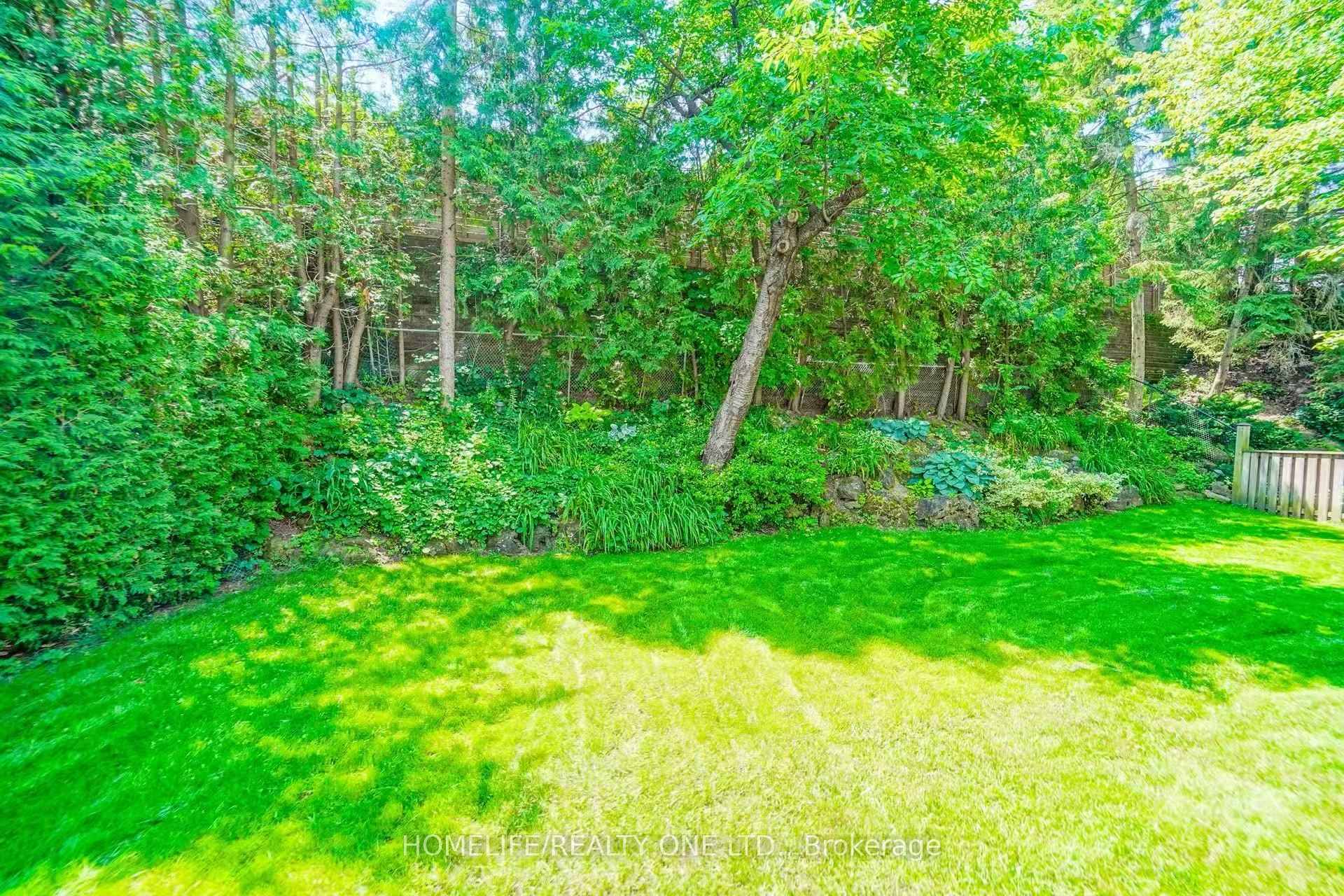 Photo 37 of 31 Bearwood Drive, Etobicoke, Edenbridge-Humber Valley — HOMEH