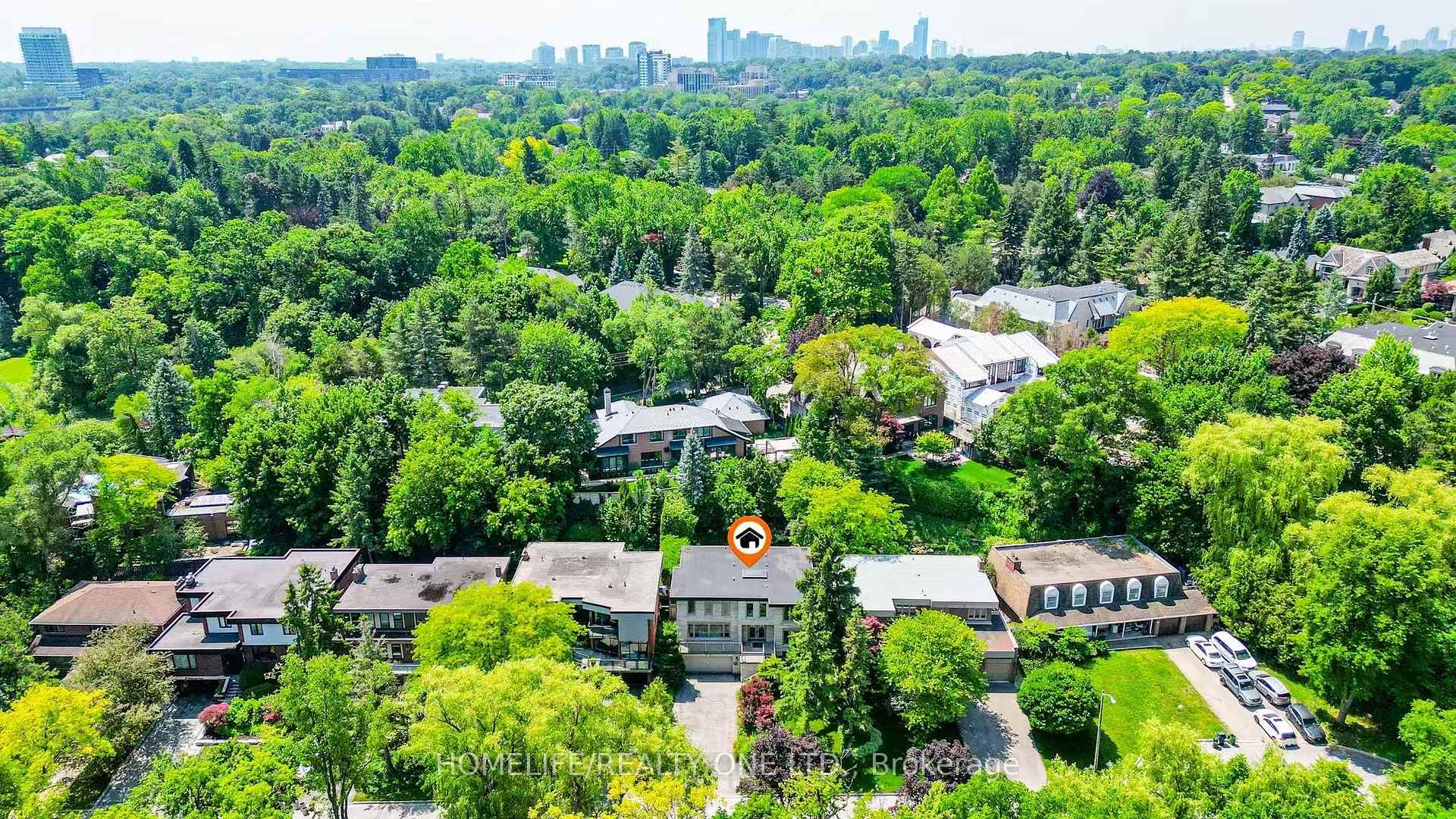 Photo 38 of 31 Bearwood Drive, Etobicoke, Edenbridge-Humber Valley — HOMEH