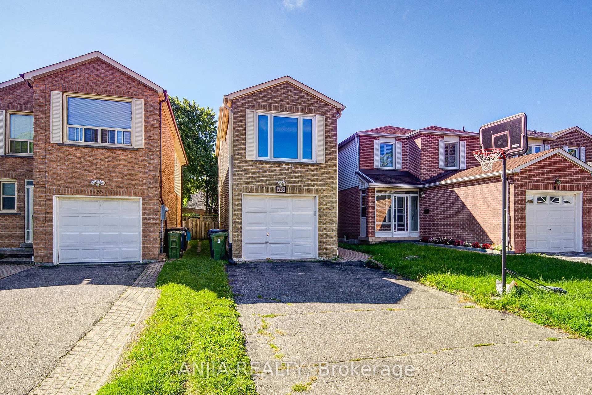 Photo 2 of 63 Enchanted Hills Crescent, Scarborough, Milliken — HOMEH