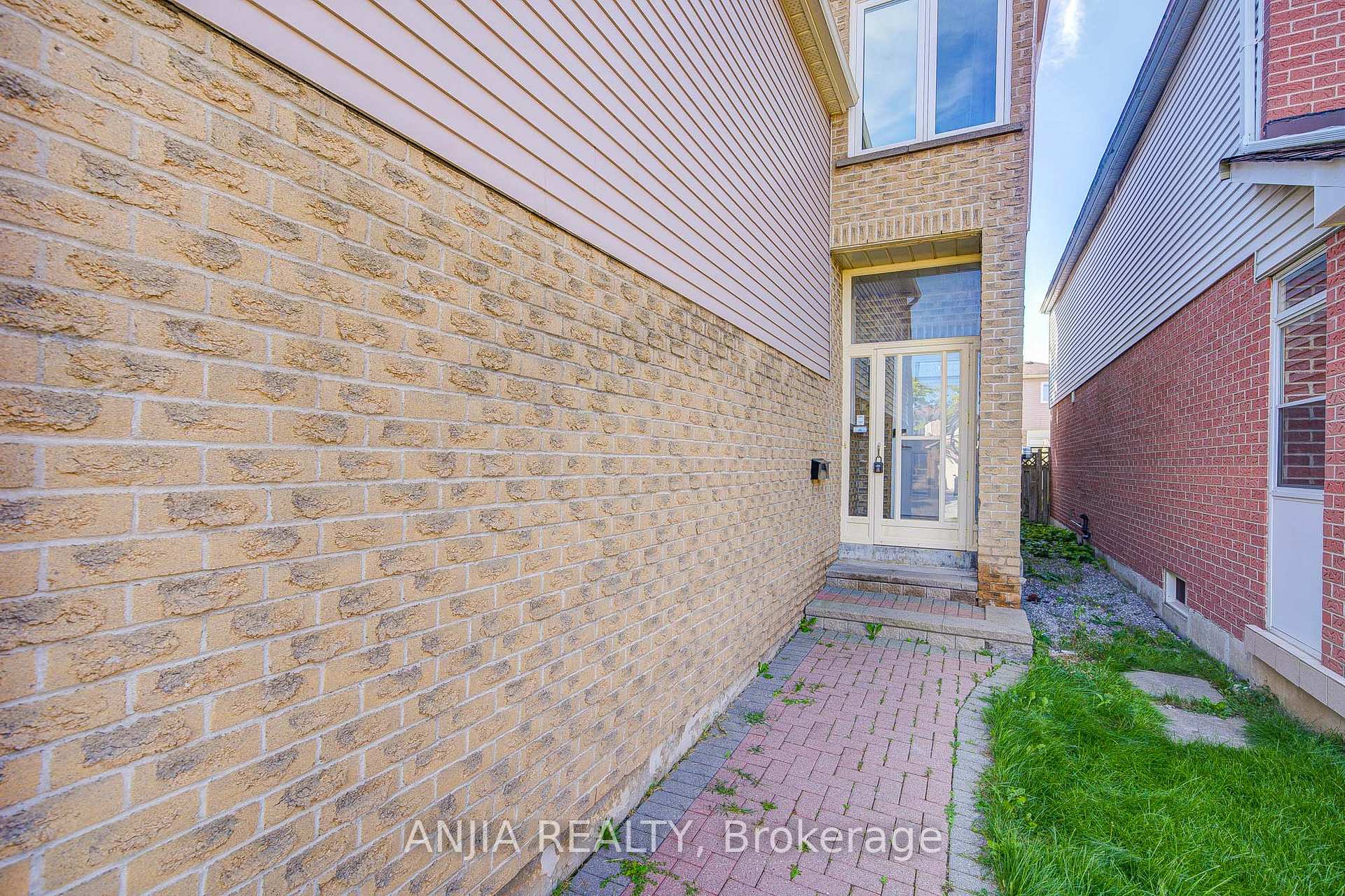 Photo 4 of 63 Enchanted Hills Crescent, Scarborough, Milliken — HOMEH