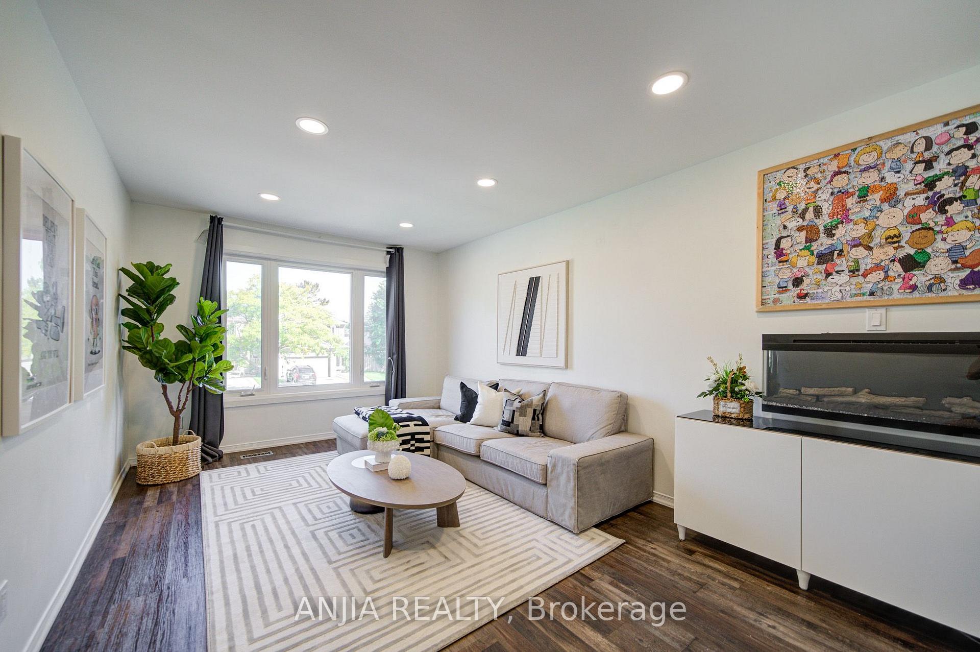 Photo 12 of 63 Enchanted Hills Crescent, Scarborough, Milliken — HOMEH