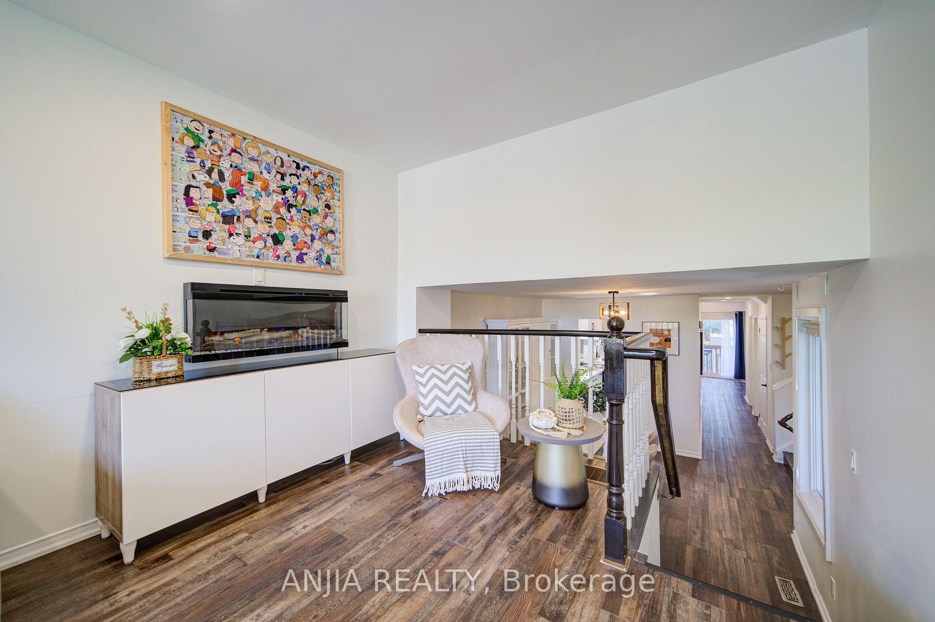 Photo 15 of 63 Enchanted Hills Crescent, Scarborough, Milliken — HOMEH