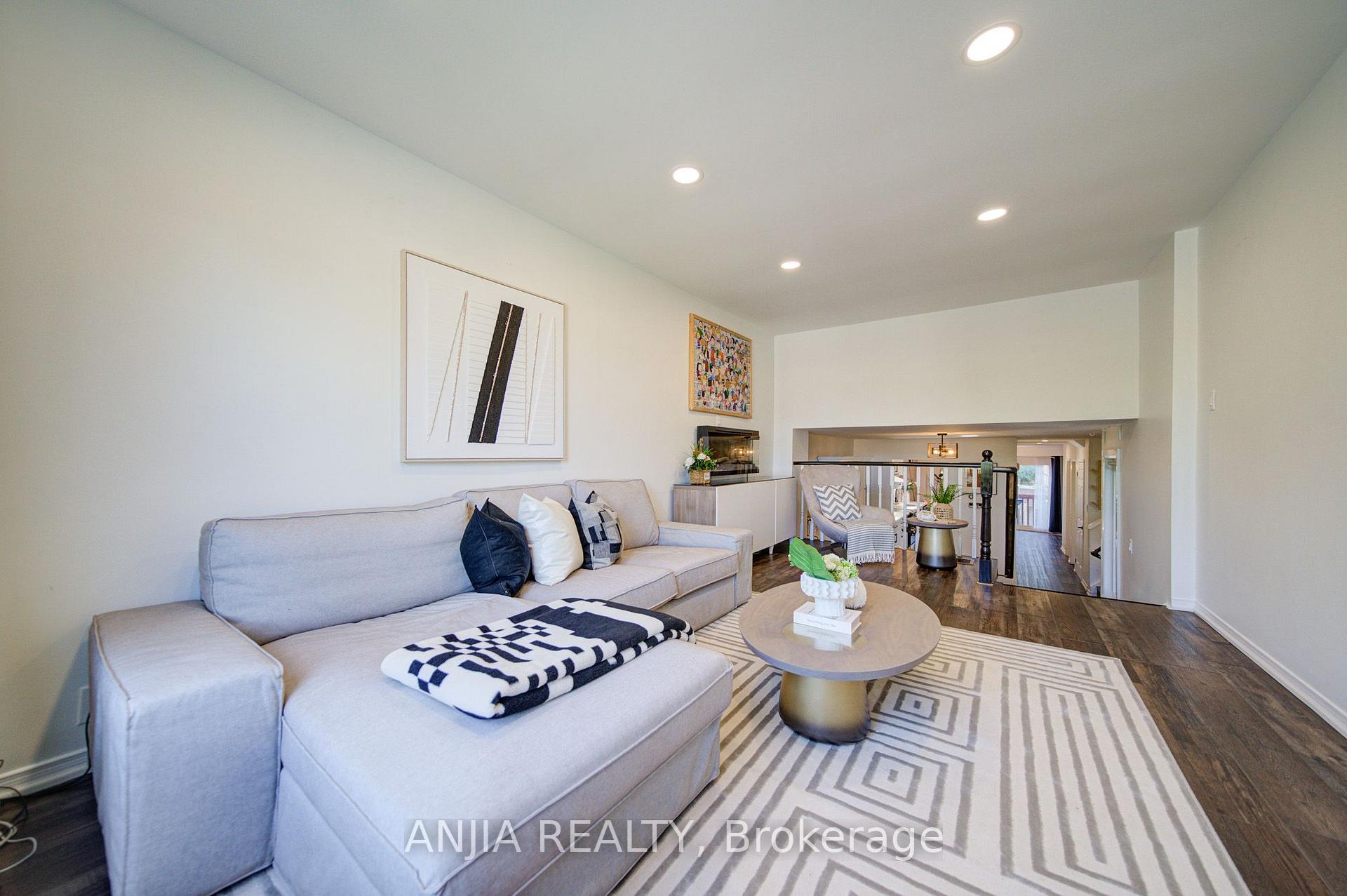 Photo 16 of 63 Enchanted Hills Crescent, Scarborough, Milliken — HOMEH