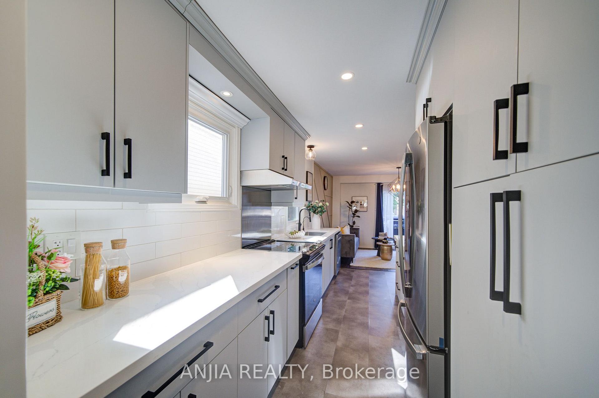 Photo 17 of 63 Enchanted Hills Crescent, Scarborough, Milliken — HOMEH