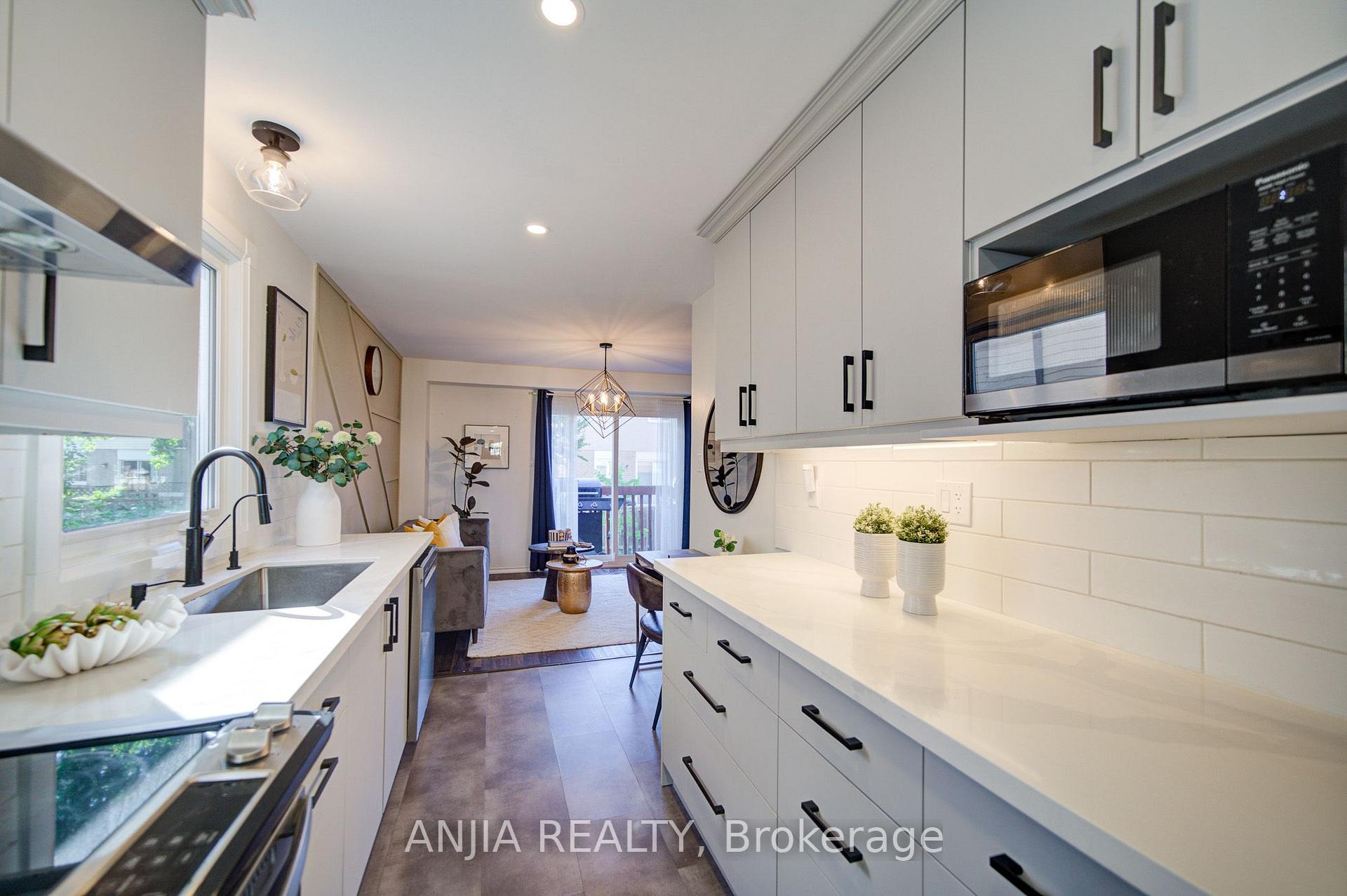 Photo 19 of 63 Enchanted Hills Crescent, Scarborough, Milliken — HOMEH
