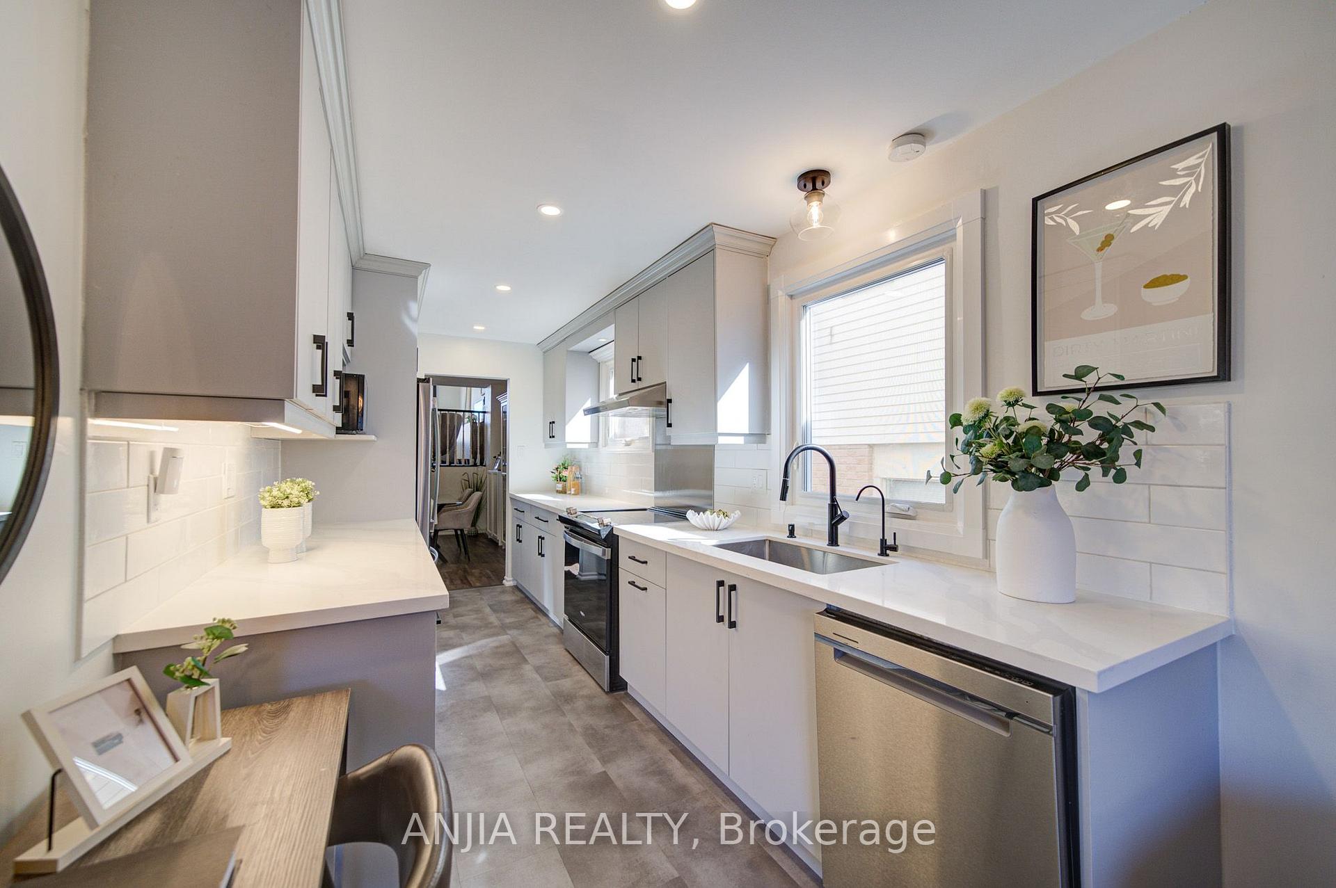 Photo 21 of 63 Enchanted Hills Crescent, Scarborough, Milliken — HOMEH