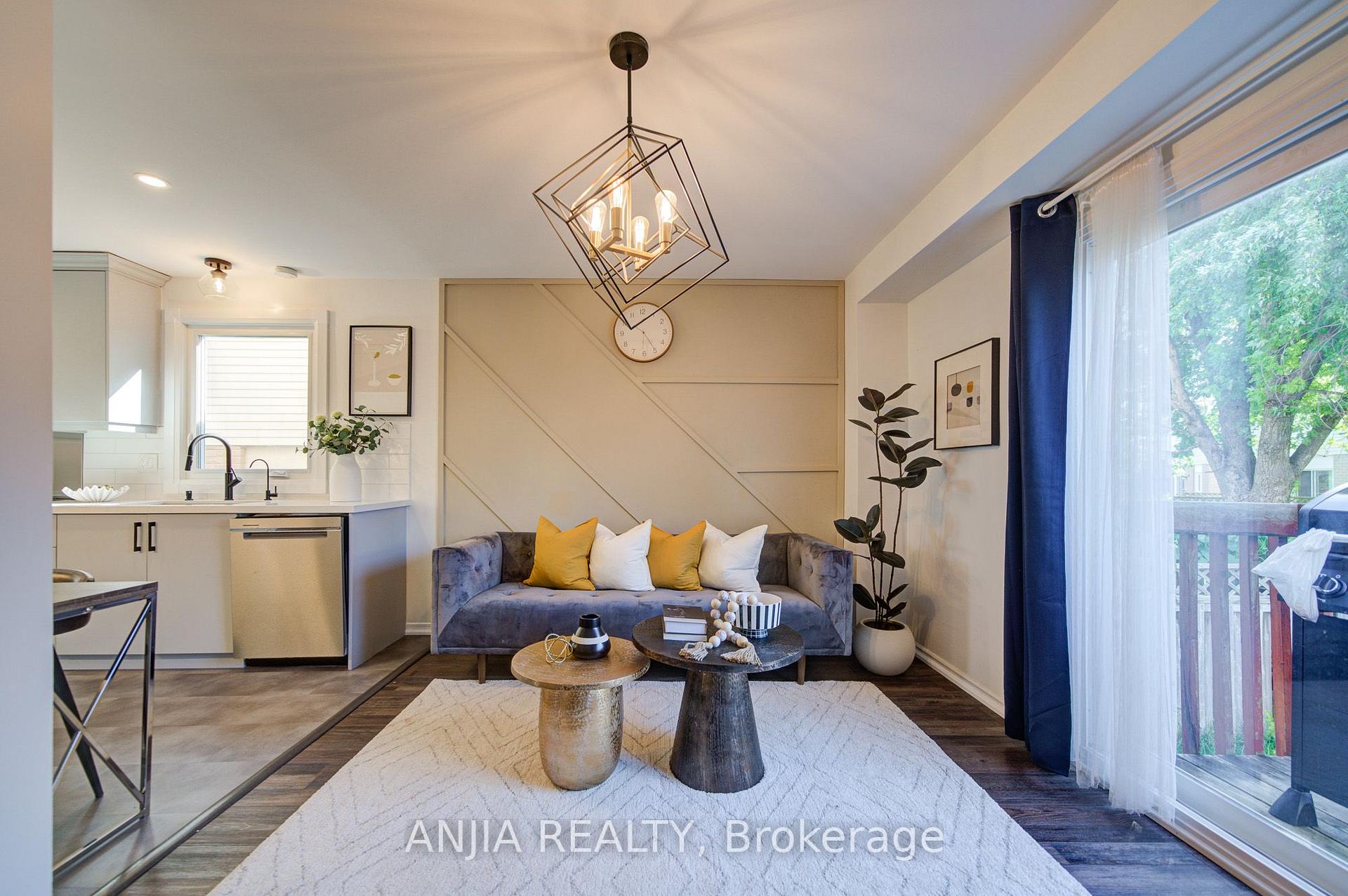 Photo 25 of 63 Enchanted Hills Crescent, Scarborough, Milliken — HOMEH