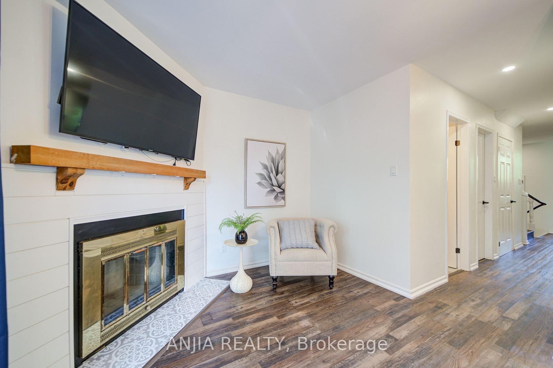 Photo 27 of 63 Enchanted Hills Crescent, Scarborough, Milliken — HOMEH