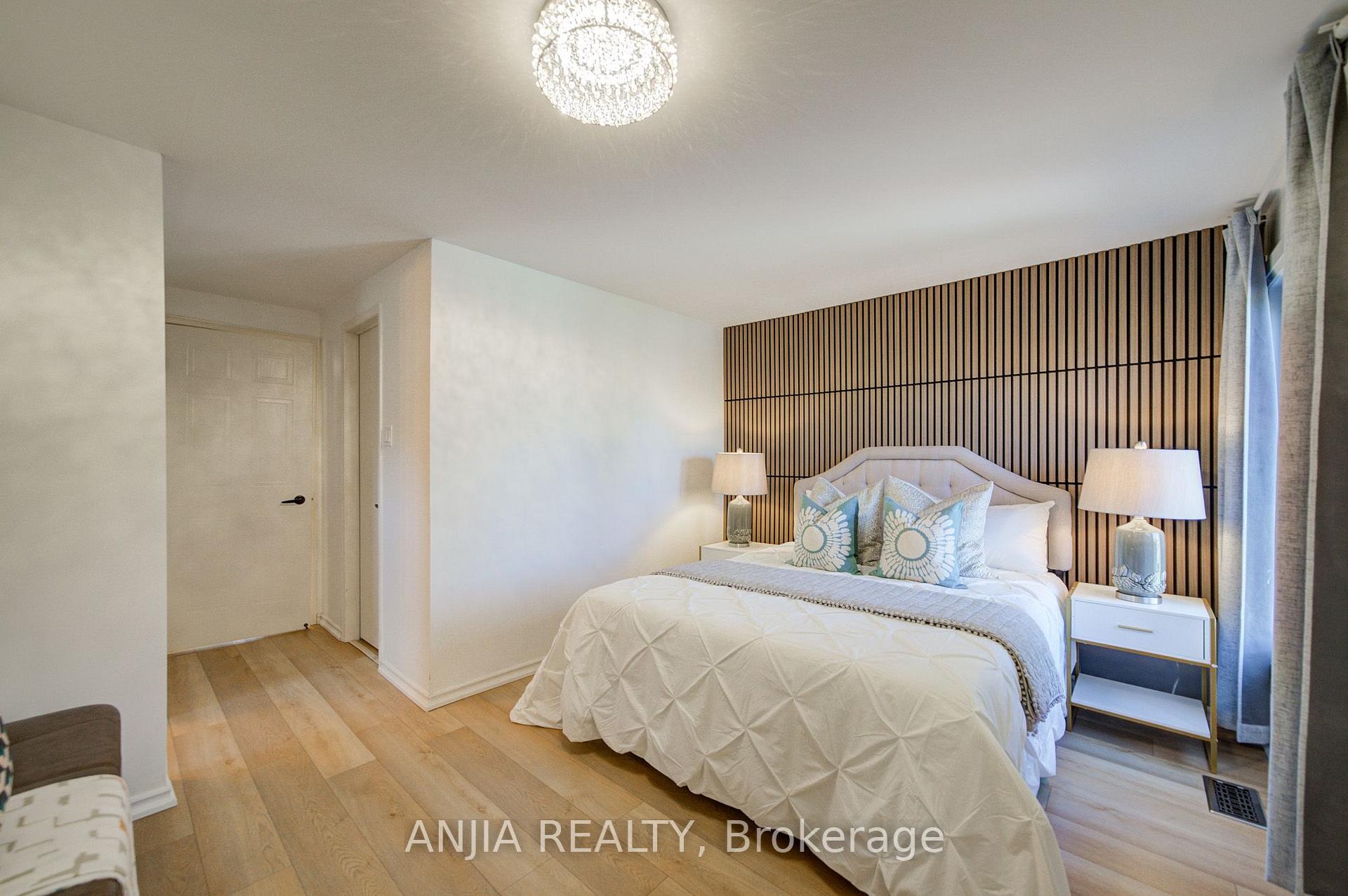 Photo 32 of 63 Enchanted Hills Crescent, Scarborough, Milliken — HOMEH