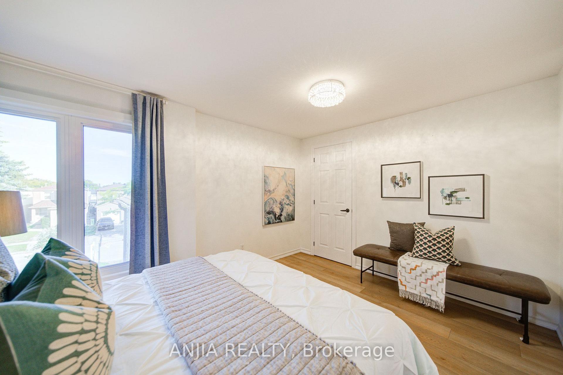 Photo 33 of 63 Enchanted Hills Crescent, Scarborough, Milliken — HOMEH