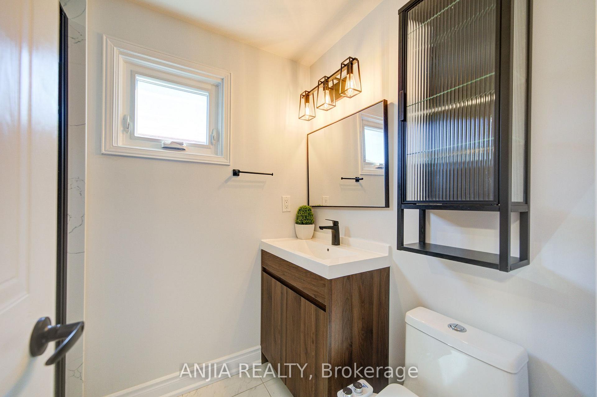 Photo 34 of 63 Enchanted Hills Crescent, Scarborough, Milliken — HOMEH