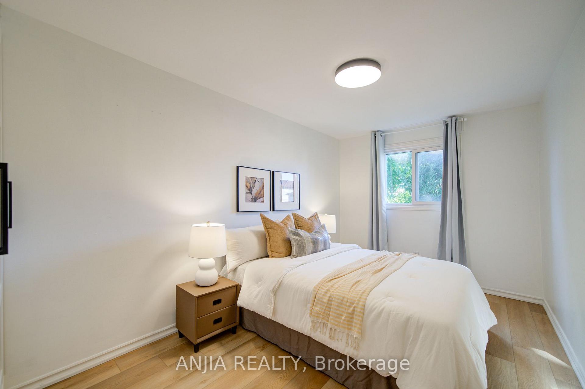 Photo 37 of 63 Enchanted Hills Crescent, Scarborough, Milliken — HOMEH