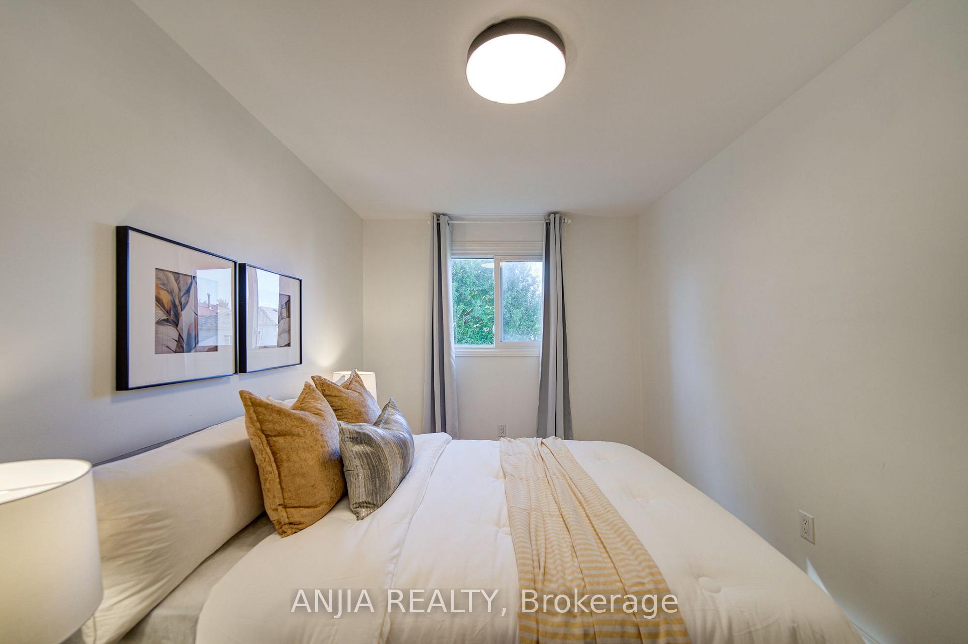 Photo 38 of 63 Enchanted Hills Crescent, Scarborough, Milliken — HOMEH