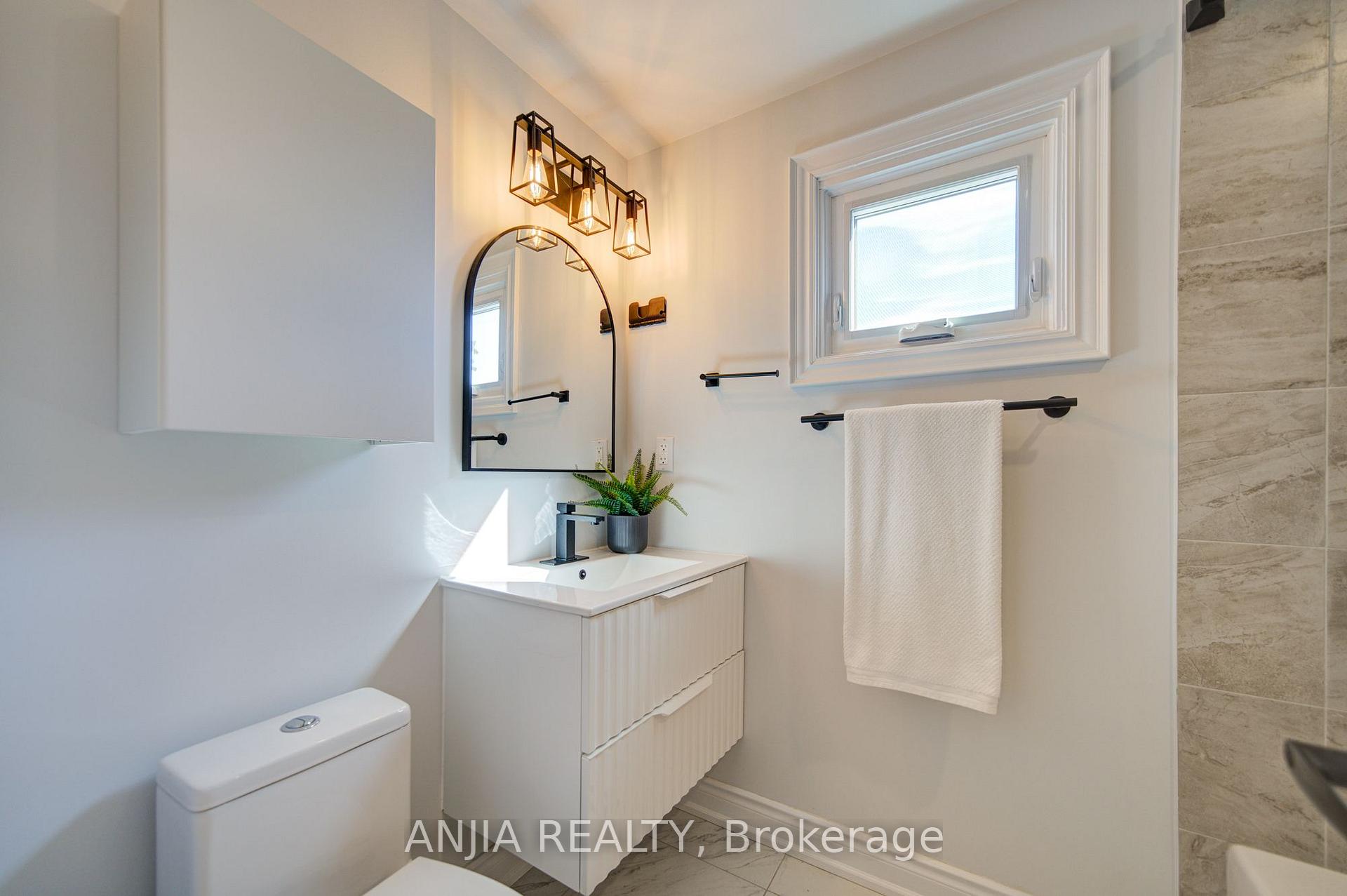 Photo 40 of 63 Enchanted Hills Crescent, Scarborough, Milliken — HOMEH