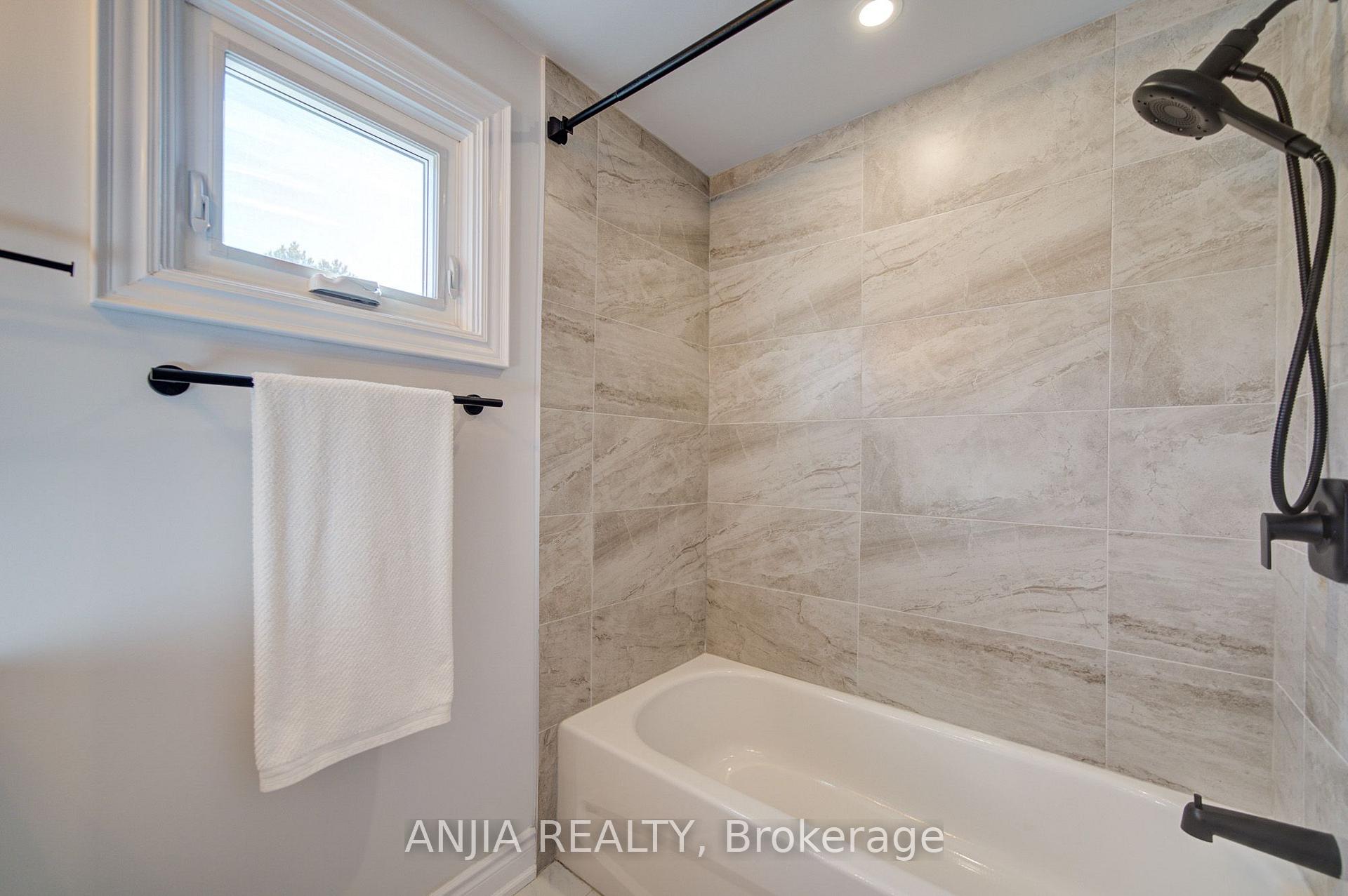 Photo 41 of 63 Enchanted Hills Crescent, Scarborough, Milliken — HOMEH