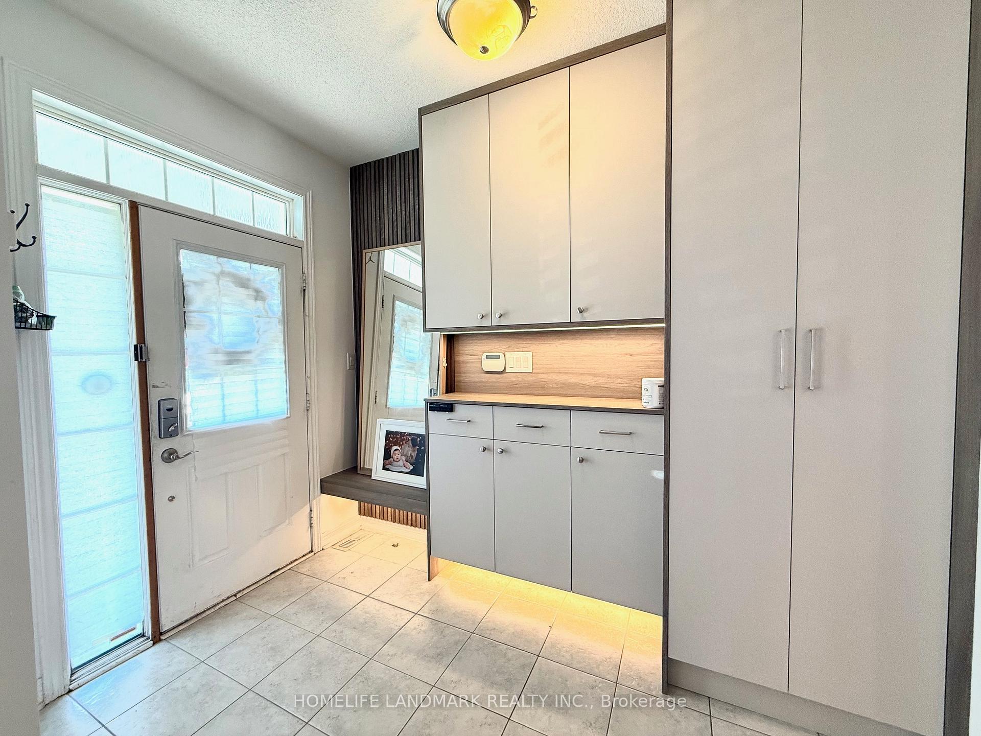 Photo 2 of 8 Church View Avenue, Markham, Victoria Manor-Jennings Gate — HOMEH