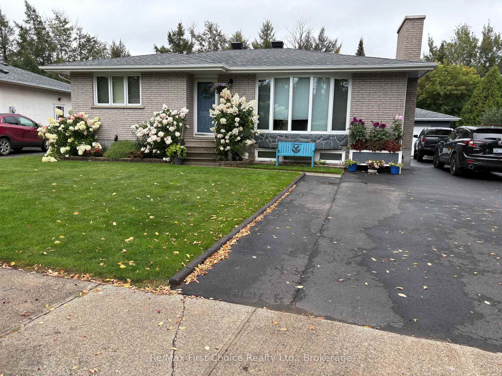 Photo 1 of 422 Ryerson Crescent, Thunder Bay, College Park — HOMEH