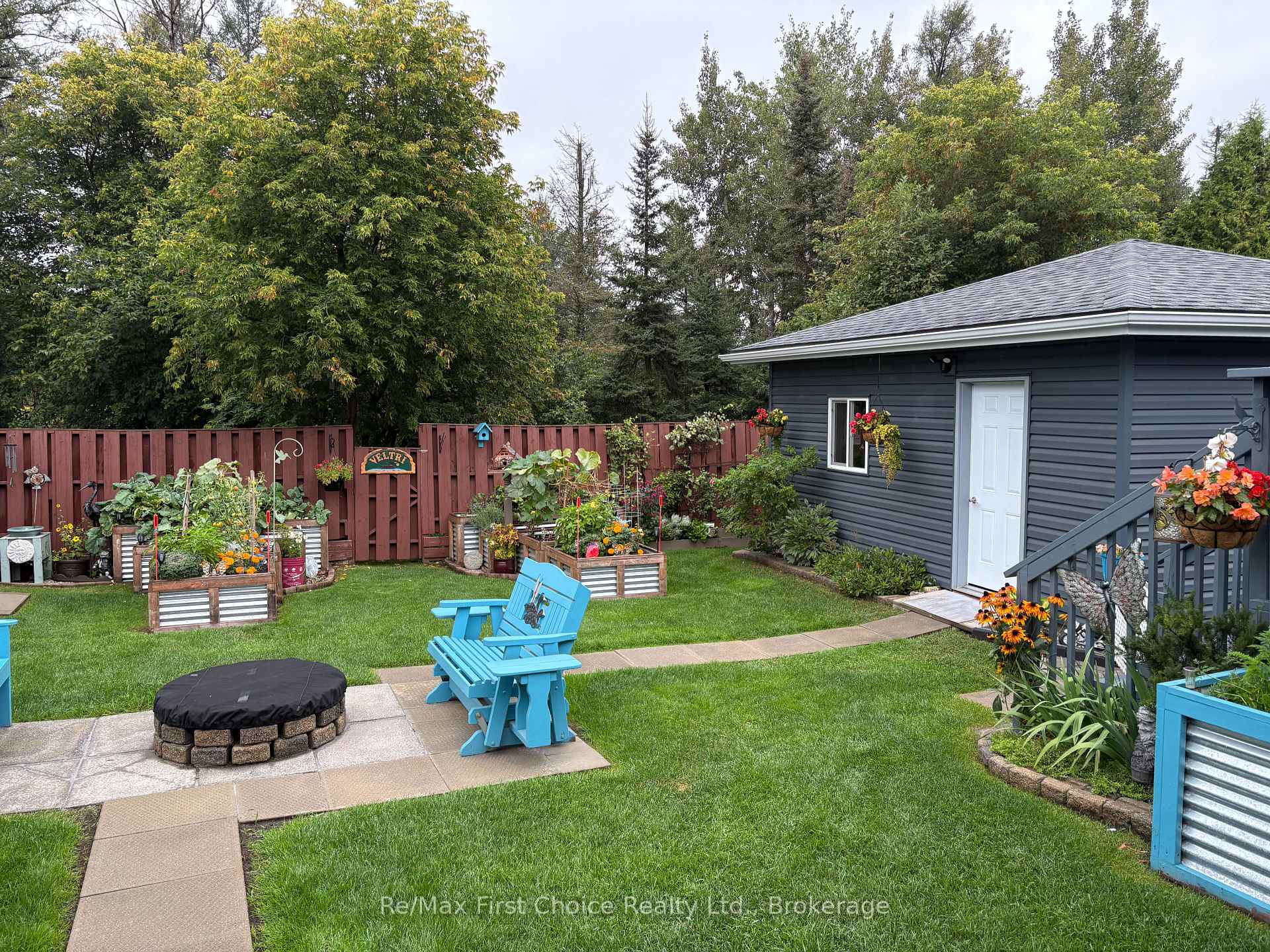 Photo 2 of 422 Ryerson Crescent, Thunder Bay, College Park — HOMEH