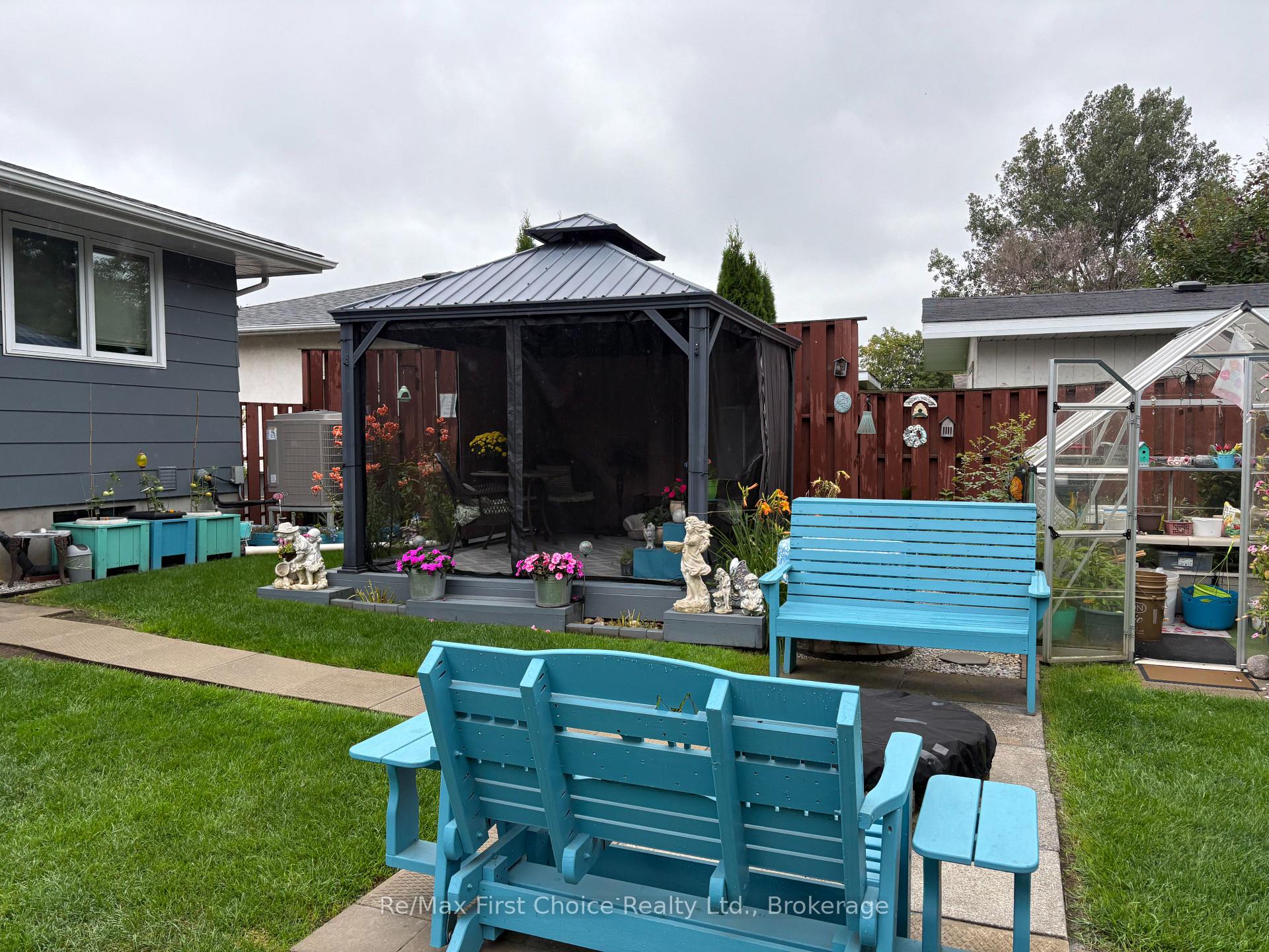Photo 6 of 422 Ryerson Crescent, Thunder Bay, College Park — HOMEH