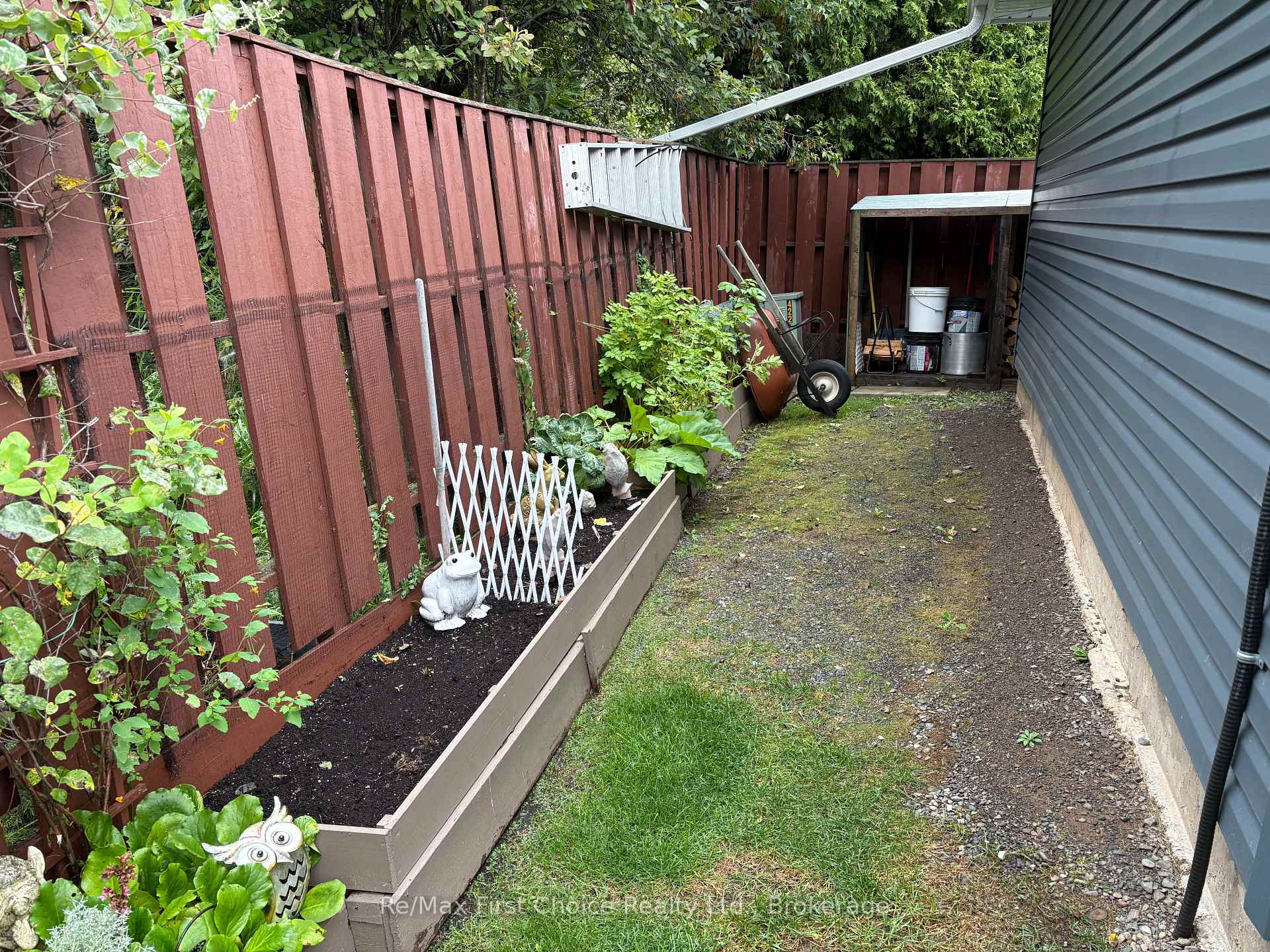 Photo 7 of 422 Ryerson Crescent, Thunder Bay, College Park — HOMEH
