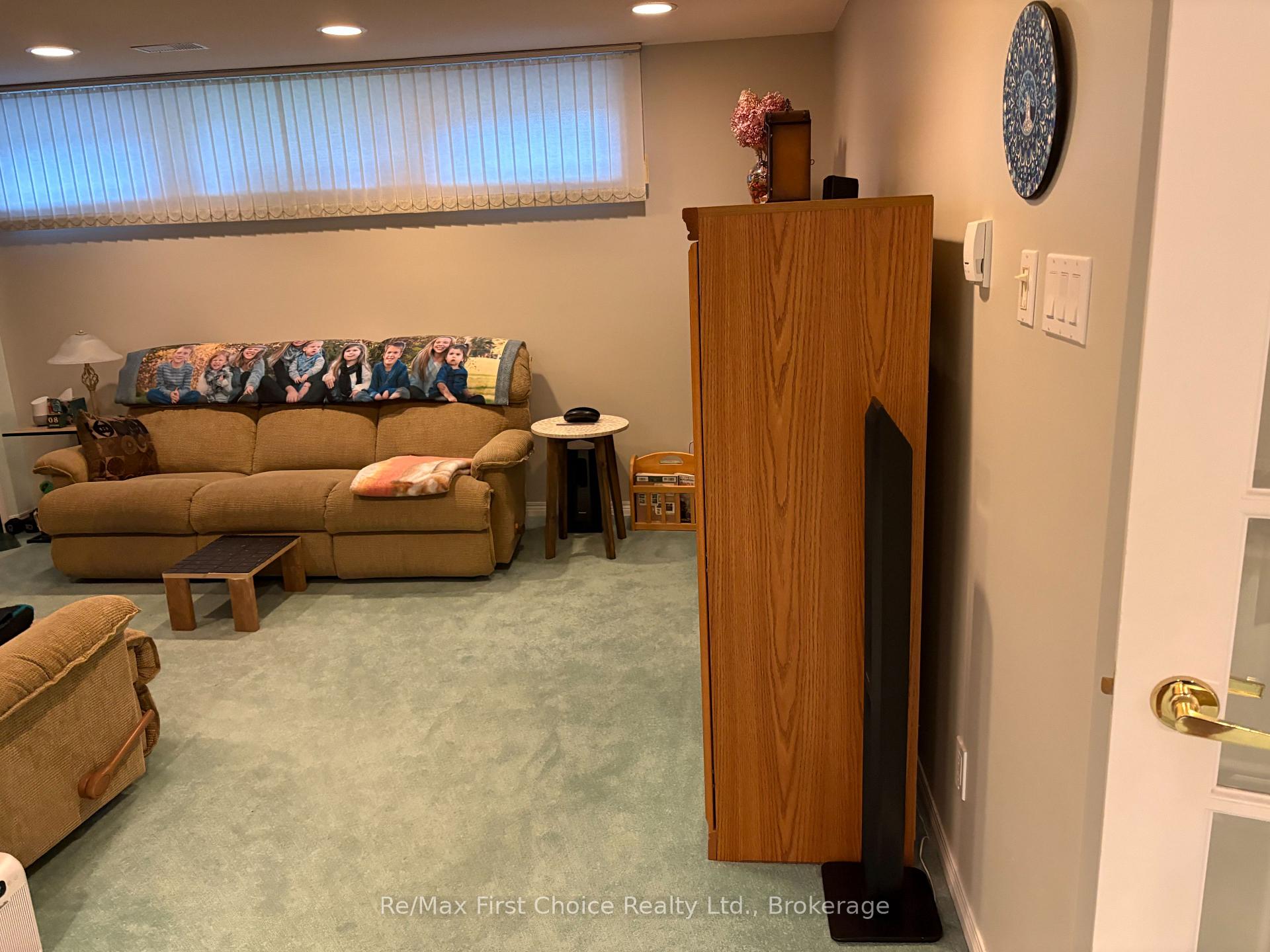 Photo 9 of 422 Ryerson Crescent, Thunder Bay, College Park — HOMEH
