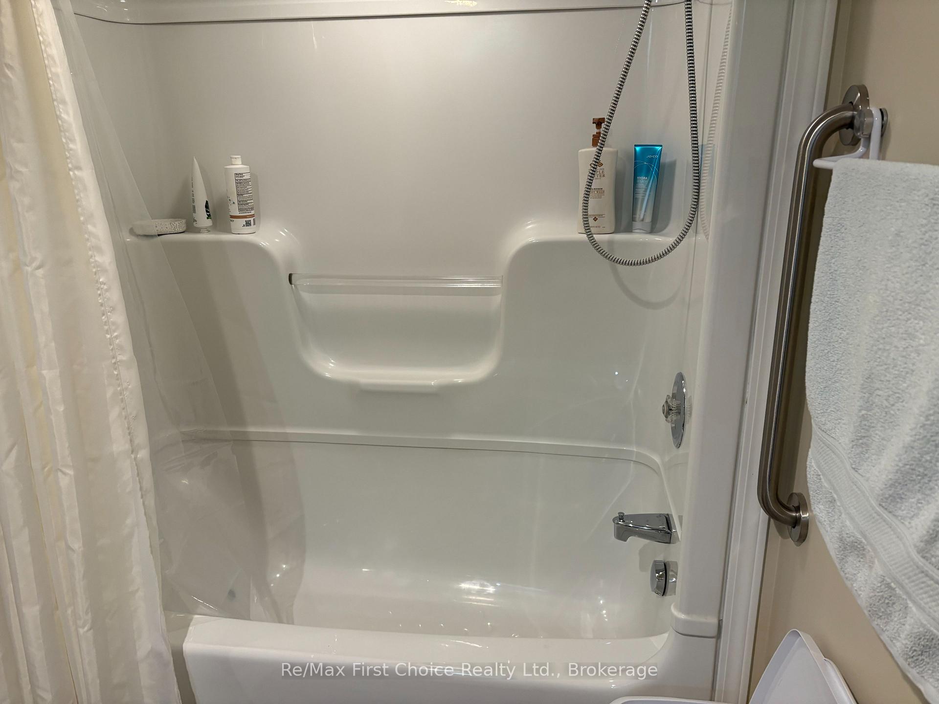 Photo 16 of 422 Ryerson Crescent, Thunder Bay, College Park — HOMEH