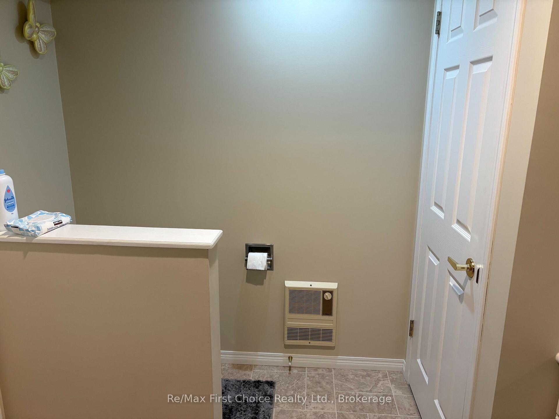 Photo 17 of 422 Ryerson Crescent, Thunder Bay, College Park — HOMEH