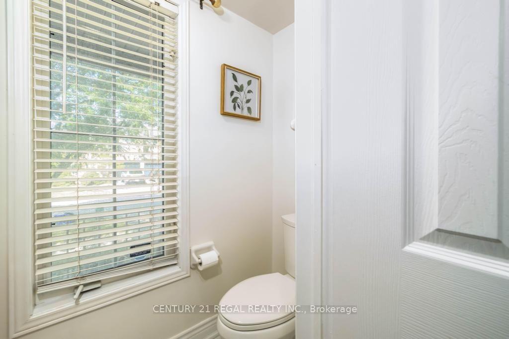 Photo 5 of 43 Waterton Crescent, Richmond Hill, Langstaff — HOMEH