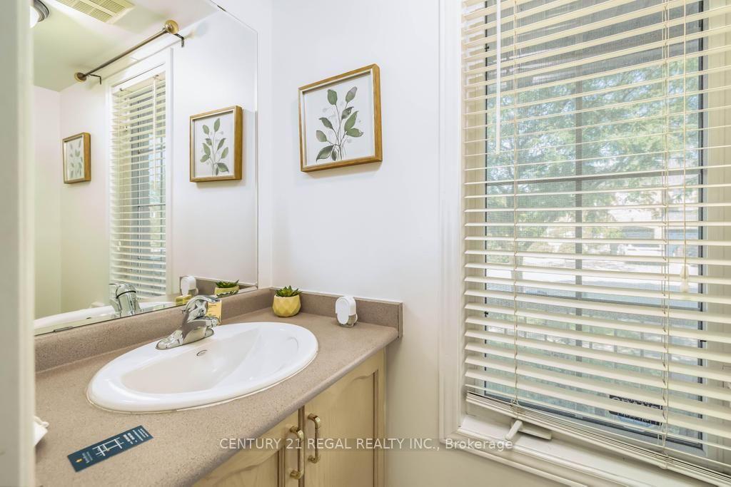 Photo 6 of 43 Waterton Crescent, Richmond Hill, Langstaff — HOMEH