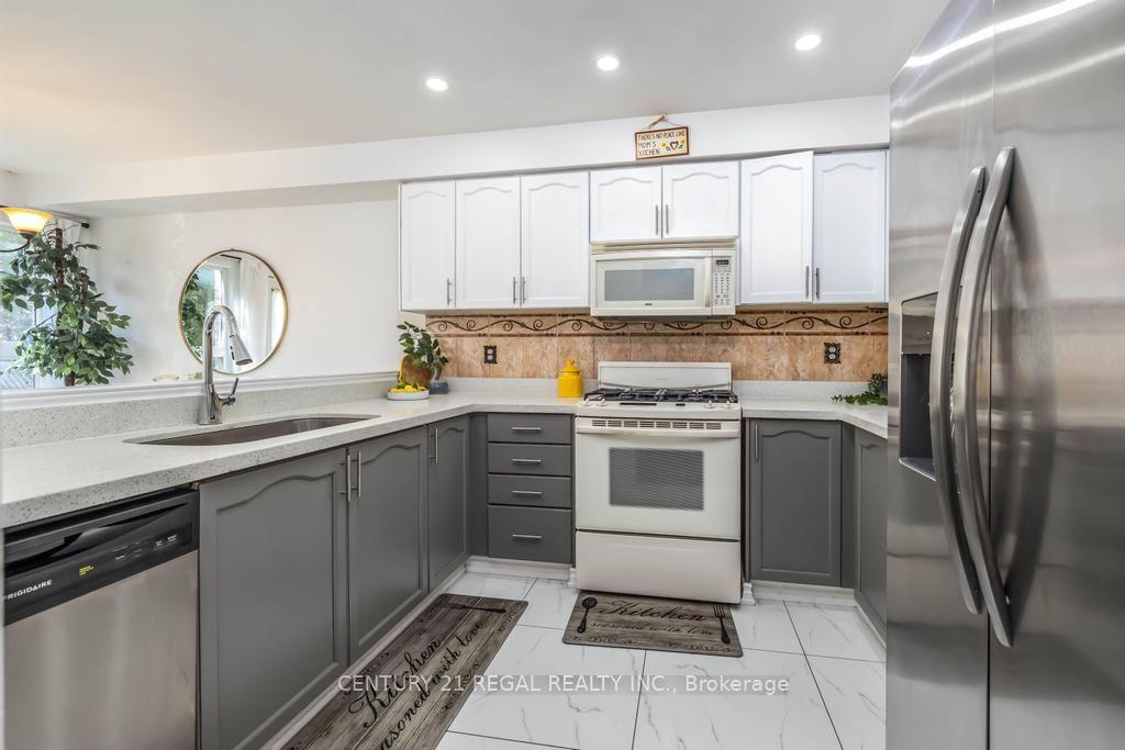 Photo 9 of 43 Waterton Crescent, Richmond Hill, Langstaff — HOMEH