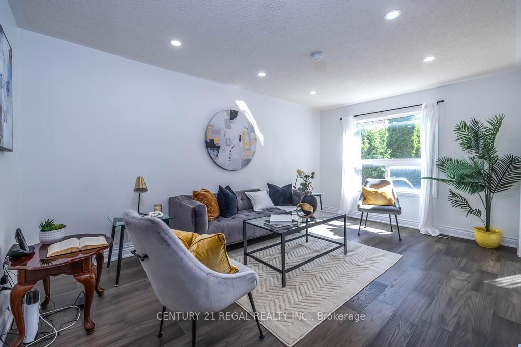 Photo 11 of 43 Waterton Crescent, Richmond Hill, Langstaff — HOMEH