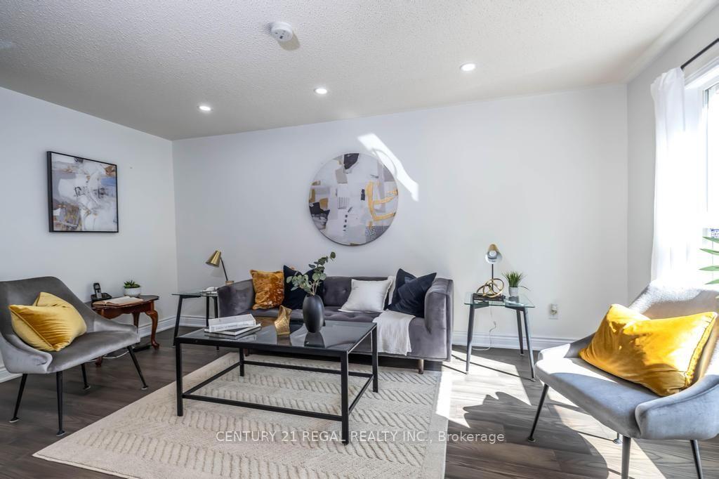 Photo 12 of 43 Waterton Crescent, Richmond Hill, Langstaff — HOMEH