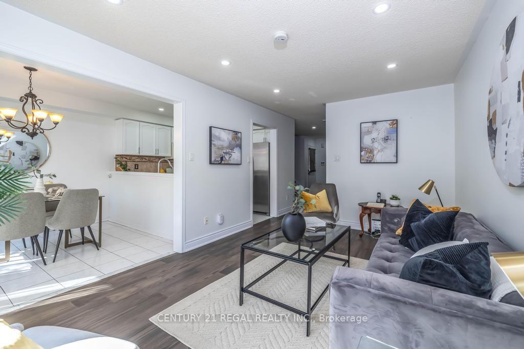 Photo 13 of 43 Waterton Crescent, Richmond Hill, Langstaff — HOMEH