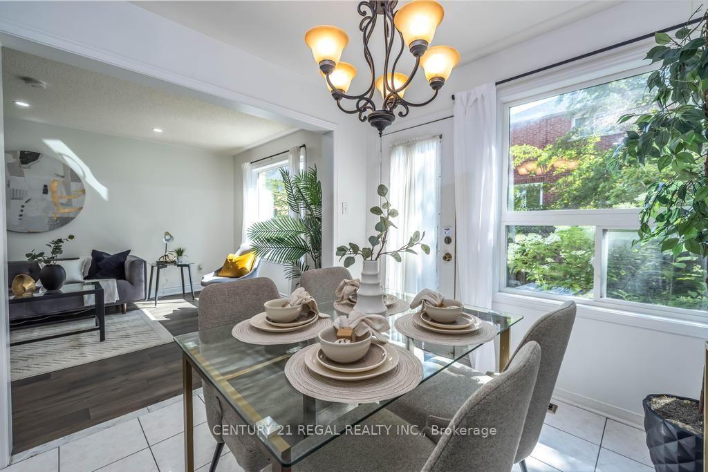Photo 16 of 43 Waterton Crescent, Richmond Hill, Langstaff — HOMEH