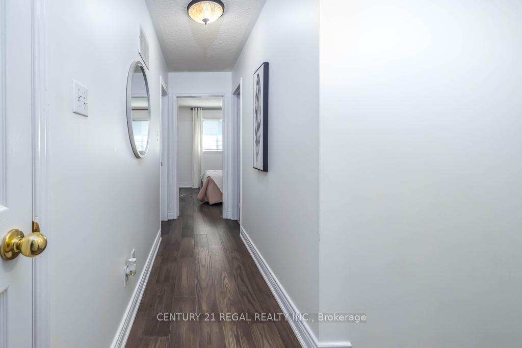 Photo 18 of 43 Waterton Crescent, Richmond Hill, Langstaff — HOMEH