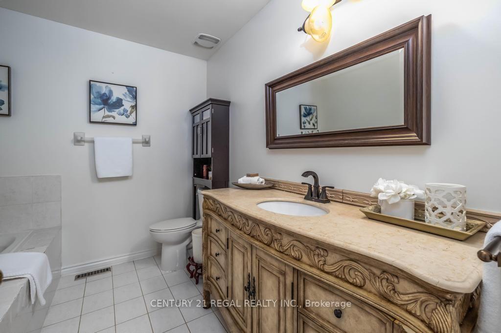 Photo 21 of 43 Waterton Crescent, Richmond Hill, Langstaff — HOMEH