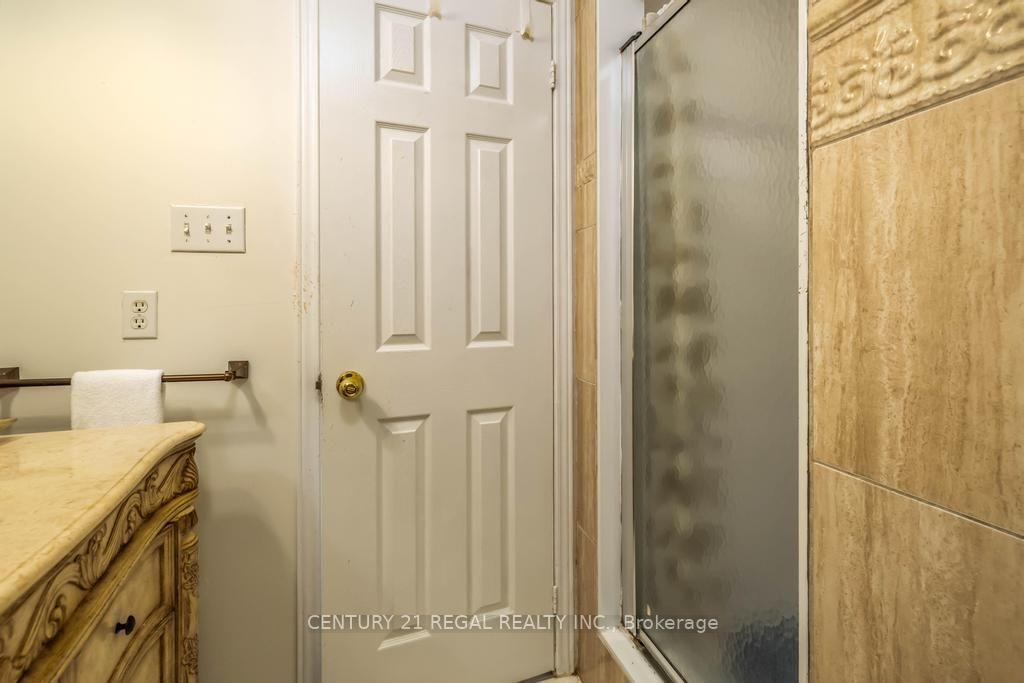 Photo 23 of 43 Waterton Crescent, Richmond Hill, Langstaff — HOMEH