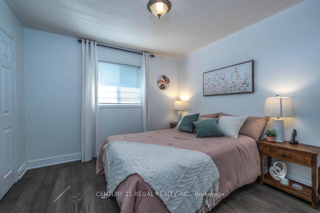 Photo 25 of 43 Waterton Crescent, Richmond Hill, Langstaff — HOMEH