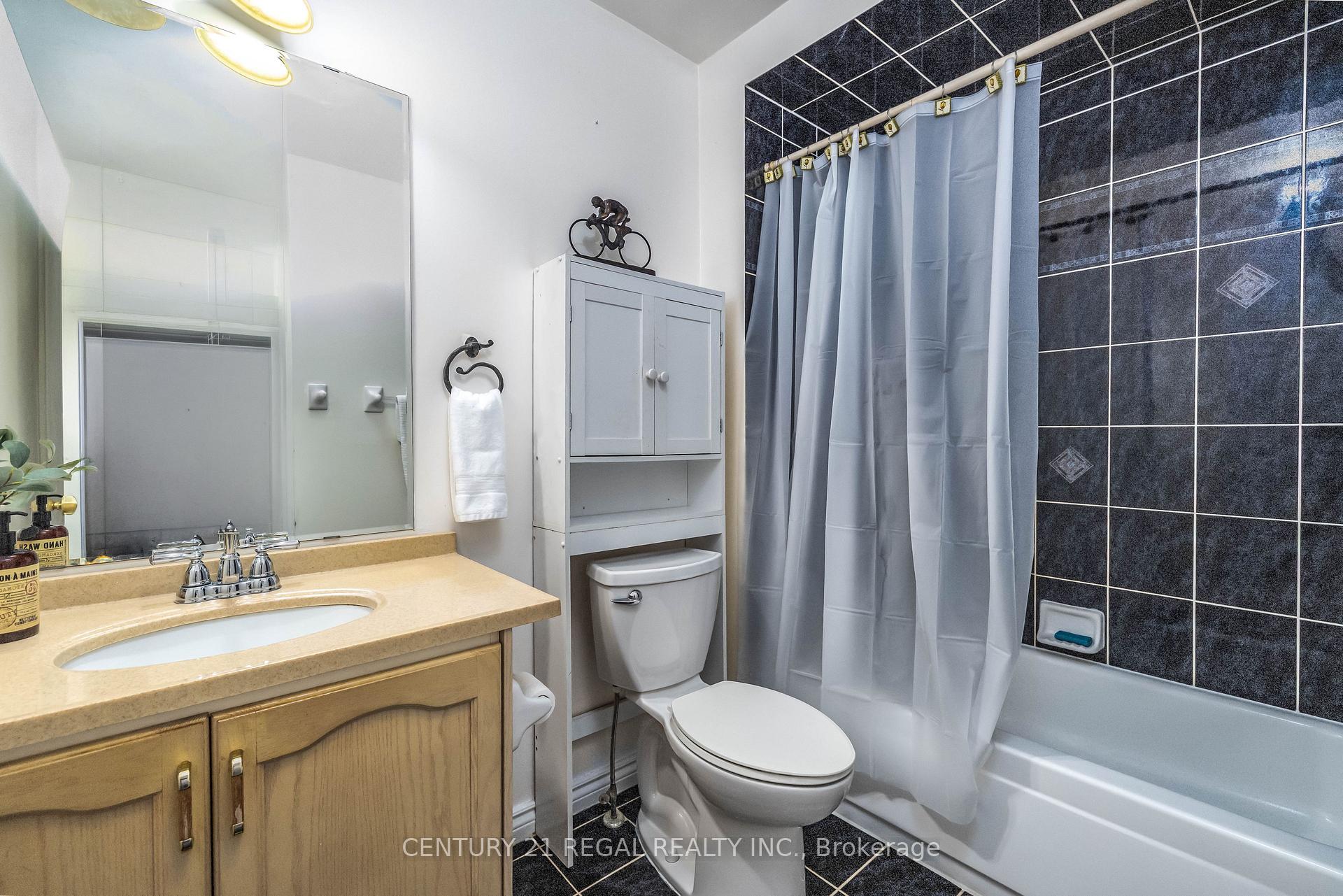 Photo 26 of 43 Waterton Crescent, Richmond Hill, Langstaff — HOMEH