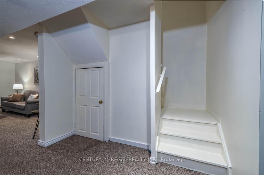Photo 29 of 43 Waterton Crescent, Richmond Hill, Langstaff — HOMEH