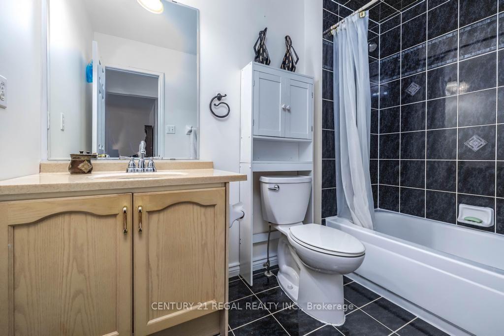Photo 34 of 43 Waterton Crescent, Richmond Hill, Langstaff — HOMEH