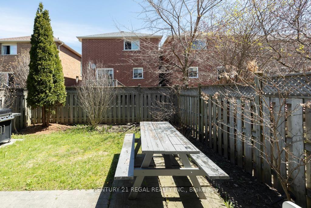 Photo 35 of 43 Waterton Crescent, Richmond Hill, Langstaff — HOMEH