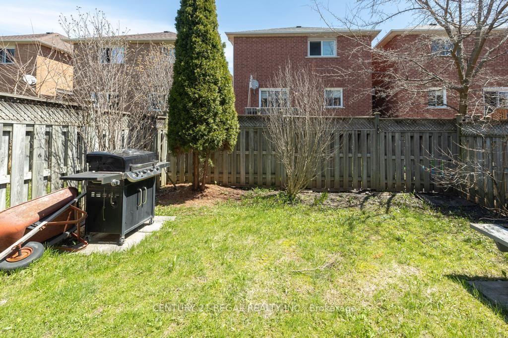 Photo 36 of 43 Waterton Crescent, Richmond Hill, Langstaff — HOMEH