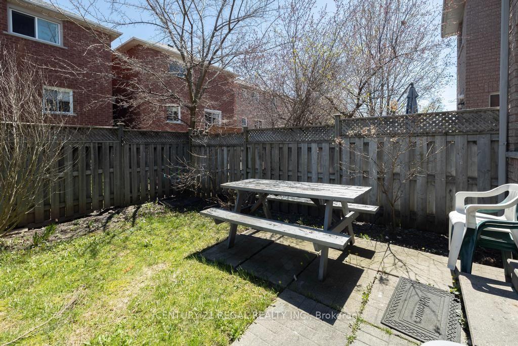 Photo 37 of 43 Waterton Crescent, Richmond Hill, Langstaff — HOMEH